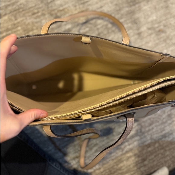 Kate Spade Beige and White Tote Bag - Picture 6 of 8